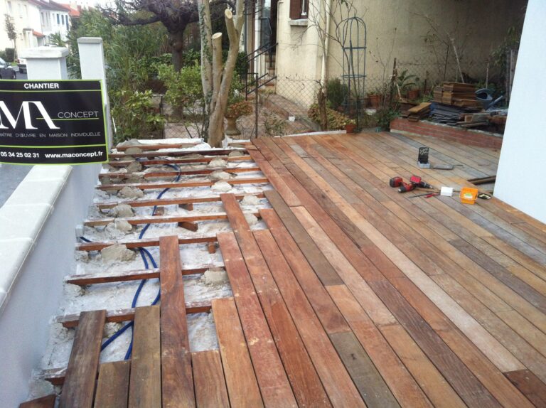 Pose d'une terrasse en bois exotique